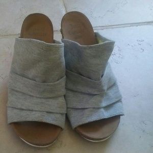 Juicy Couture gray wedges